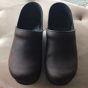 Women’s chocolate brown dansko clogs